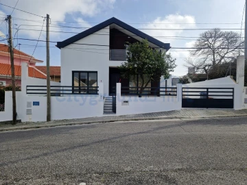 Moradia T4 para Venda em Corroios