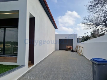 Moradia T4 para Venda em Corroios
