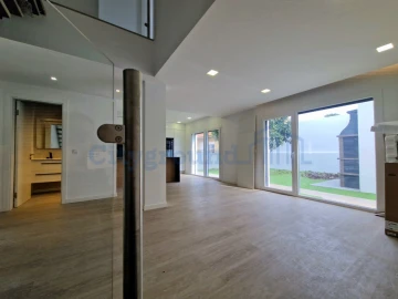 Moradia T4 para Venda em Corroios