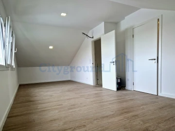 Moradia T4 para Venda em Corroios