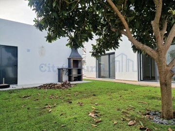 Moradia T4 para Venda em Corroios