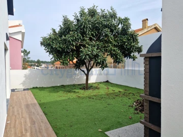Moradia T4 para Venda em Corroios