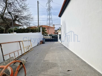 Moradia T4 para Venda em Corroios
