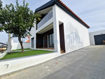 Moradia T4 para Venda em Corroios