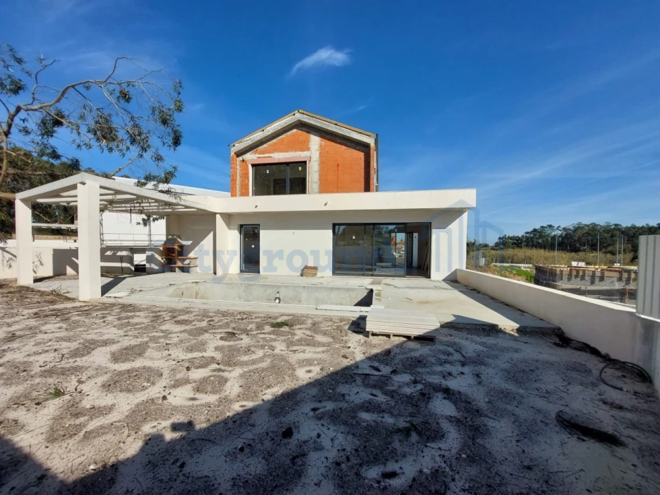 Moradia T4 para Venda em Santa Maria, São Pedro e Sobral da Lagoa Foto 1