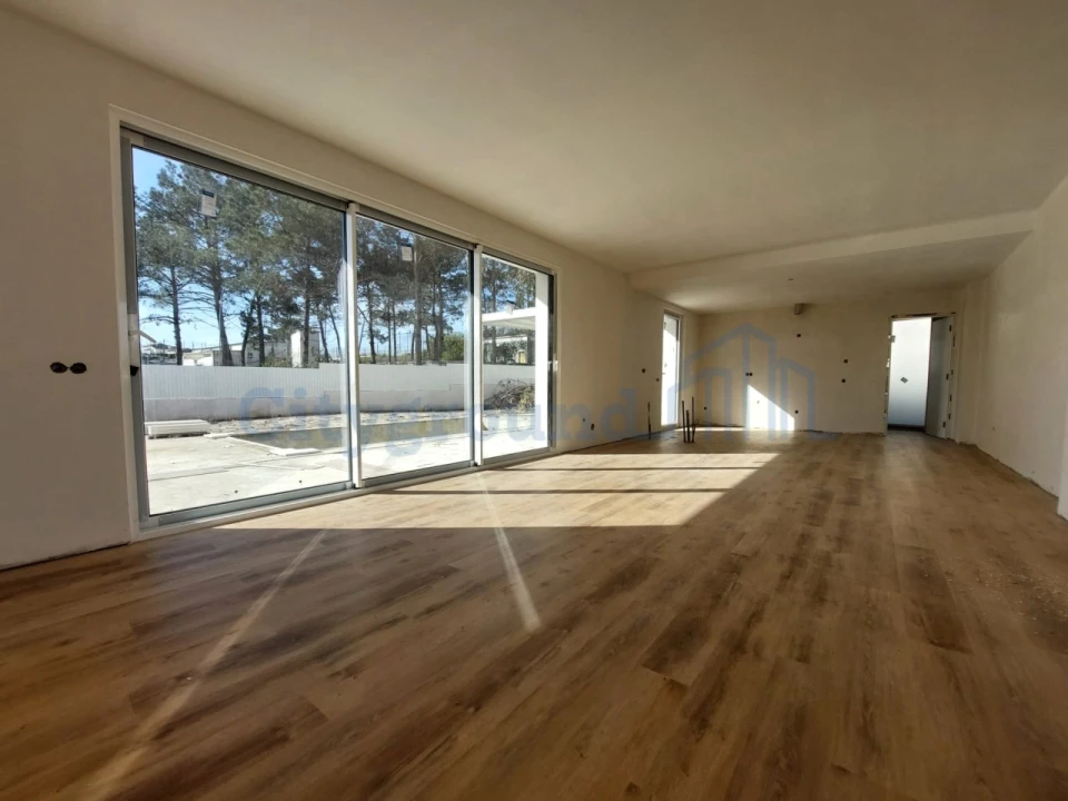 Moradia T4 para Venda em Santa Maria, São Pedro e Sobral da Lagoa Foto 6