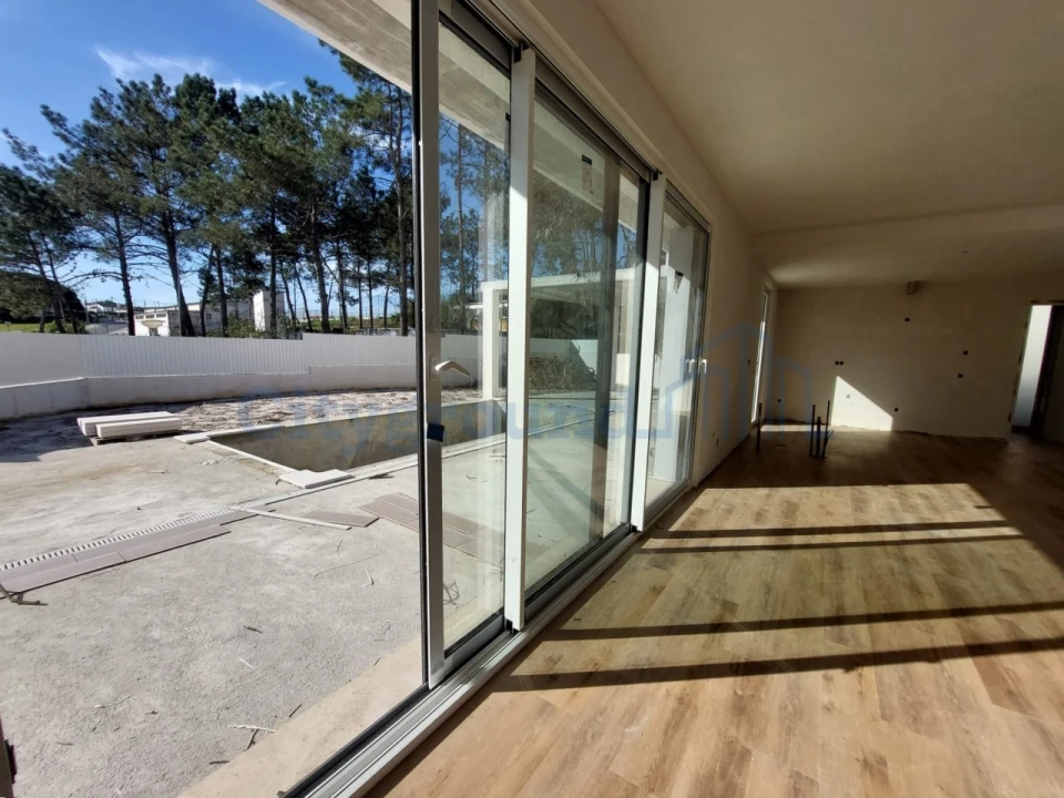 Moradia T4 para Venda em Santa Maria, São Pedro e Sobral da Lagoa Foto 7