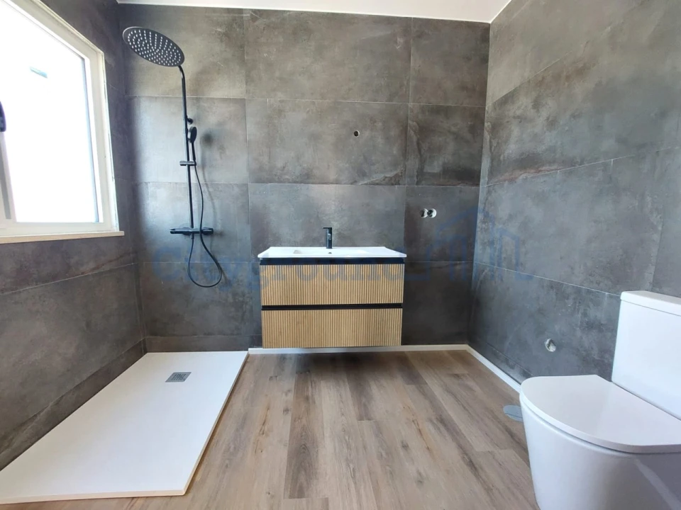 Moradia T4 para Venda em Santa Maria, São Pedro e Sobral da Lagoa Foto 21