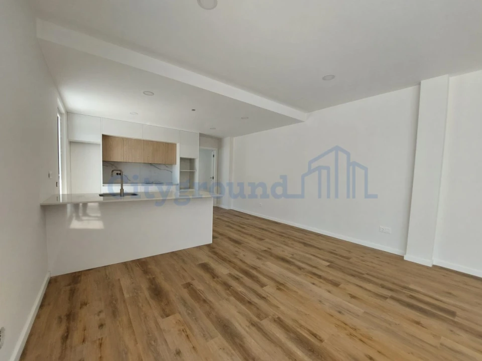 Moradia T4 para Venda em Santa Maria, São Pedro e Sobral da Lagoa Foto 3