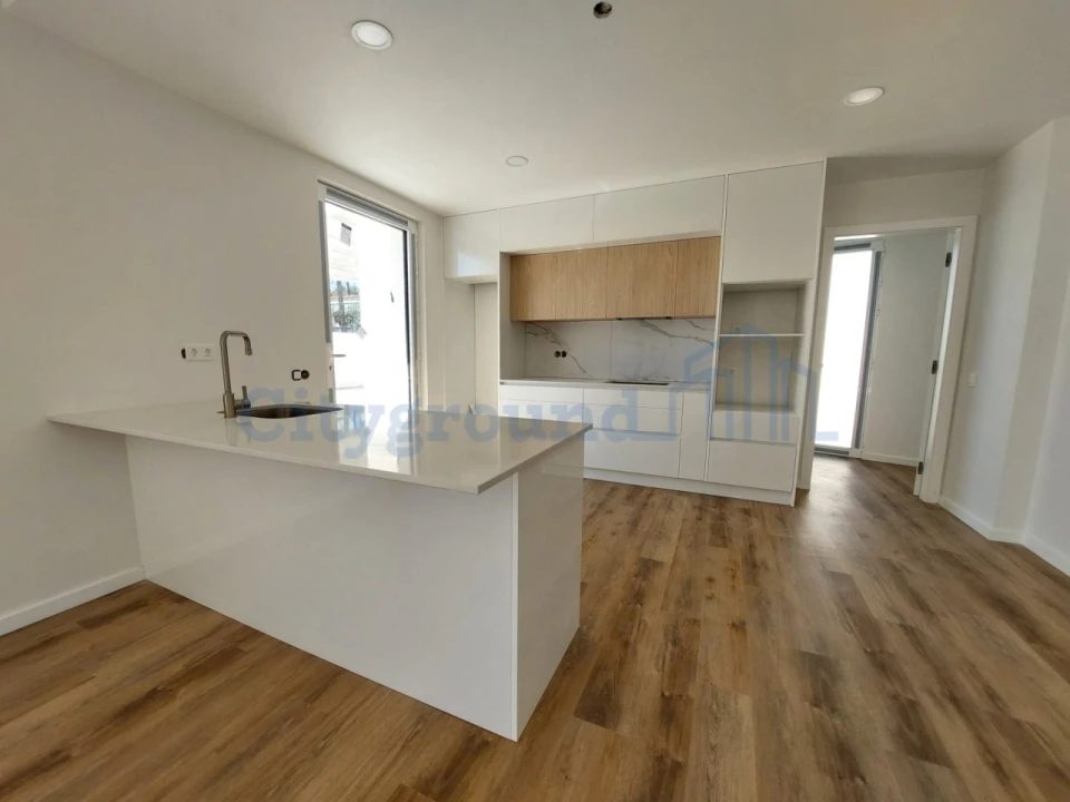 Moradia T4 para Venda em Santa Maria, São Pedro e Sobral da Lagoa Foto 4