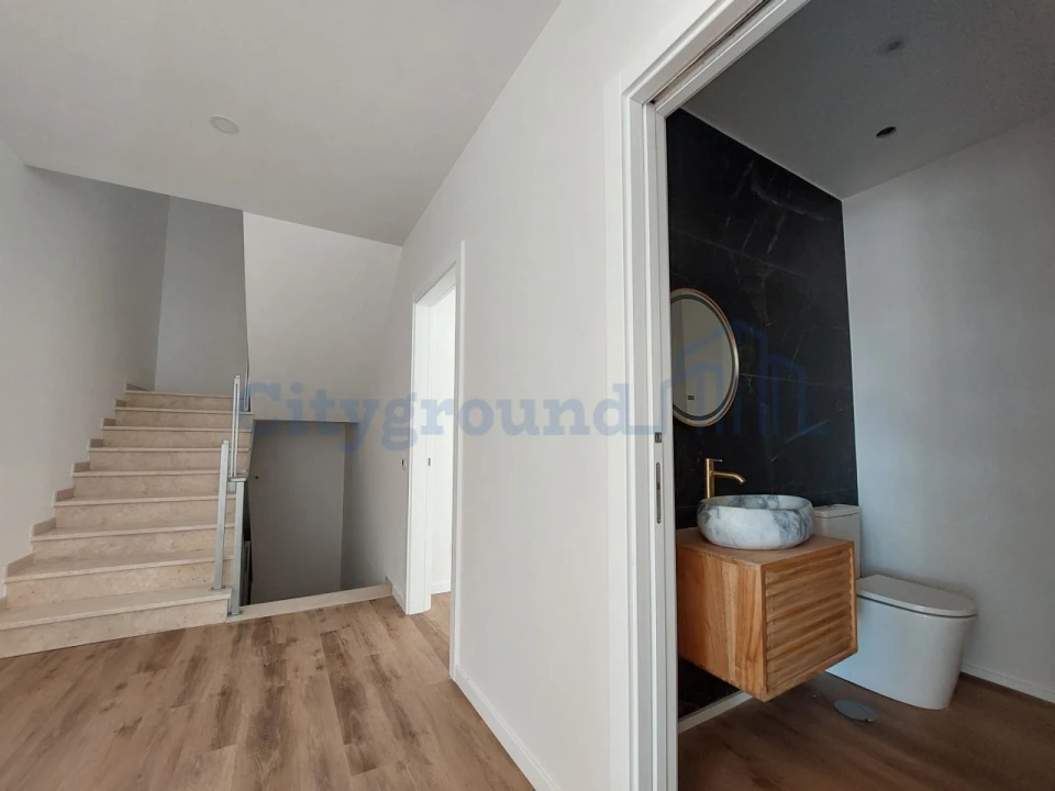 Moradia T4 para Venda em Santa Maria, São Pedro e Sobral da Lagoa Foto 13