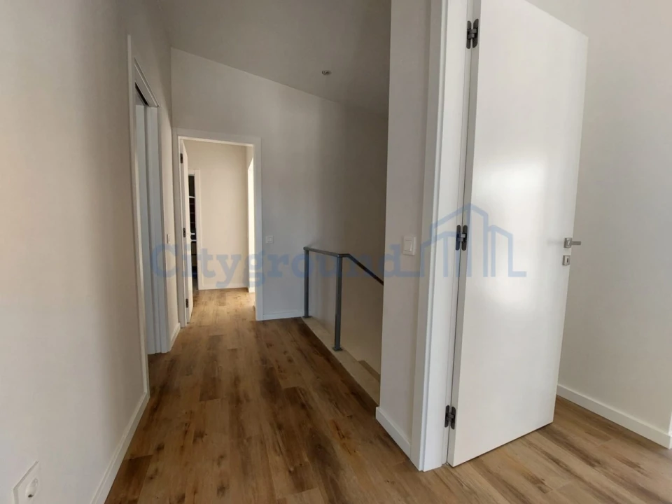 Moradia T4 para Venda em Santa Maria, São Pedro e Sobral da Lagoa Foto 20