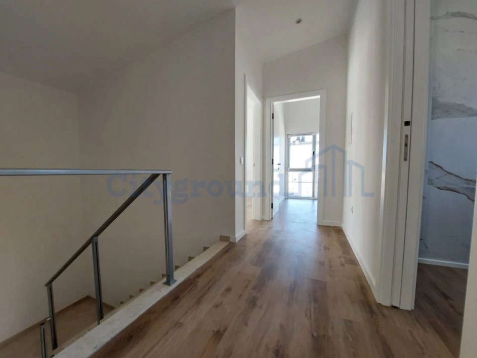 Moradia T4 para Venda em Santa Maria, São Pedro e Sobral da Lagoa Foto 28