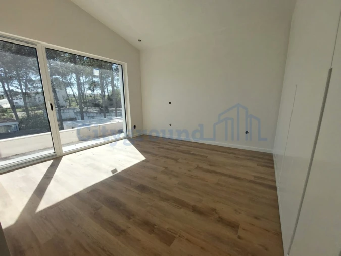 Moradia T4 para Venda em Santa Maria, São Pedro e Sobral da Lagoa Foto 18