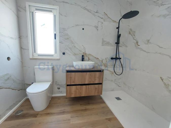 Moradia T4 para Venda em Santa Maria, São Pedro e Sobral da Lagoa Foto 25