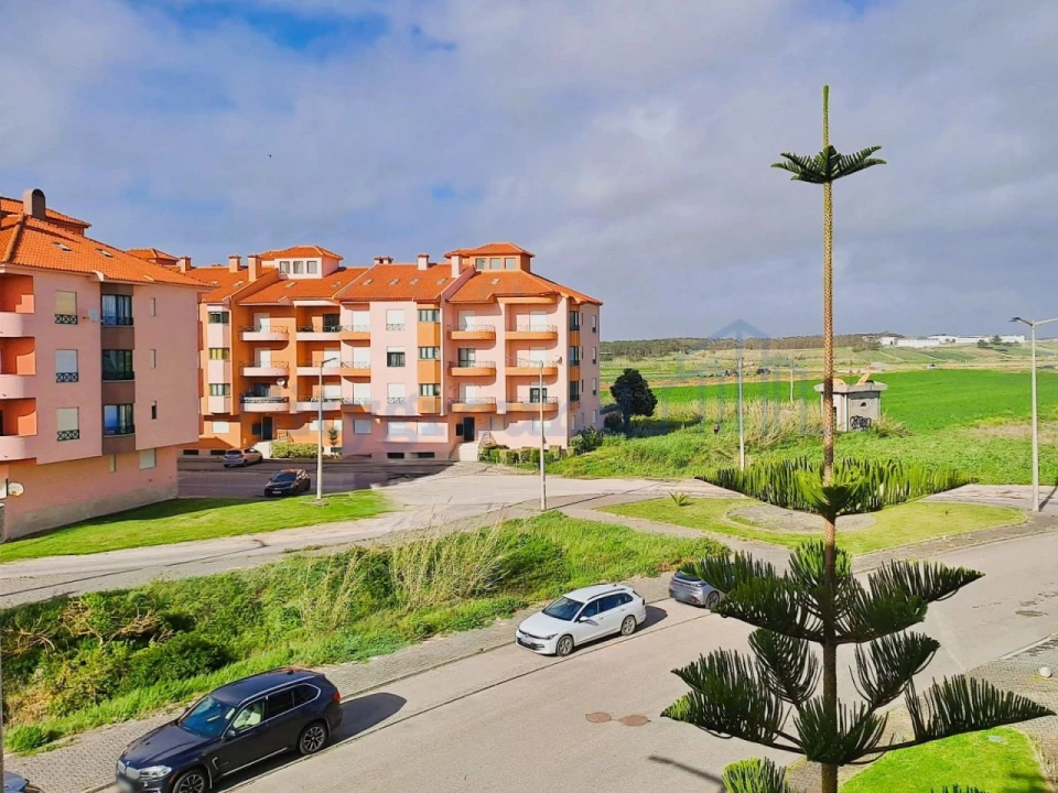 Apartamento T2 para Venda em Atouguia da Baleia Foto 9