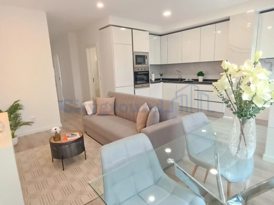 Apartamento T3 para Venda em Benfica Foto 2