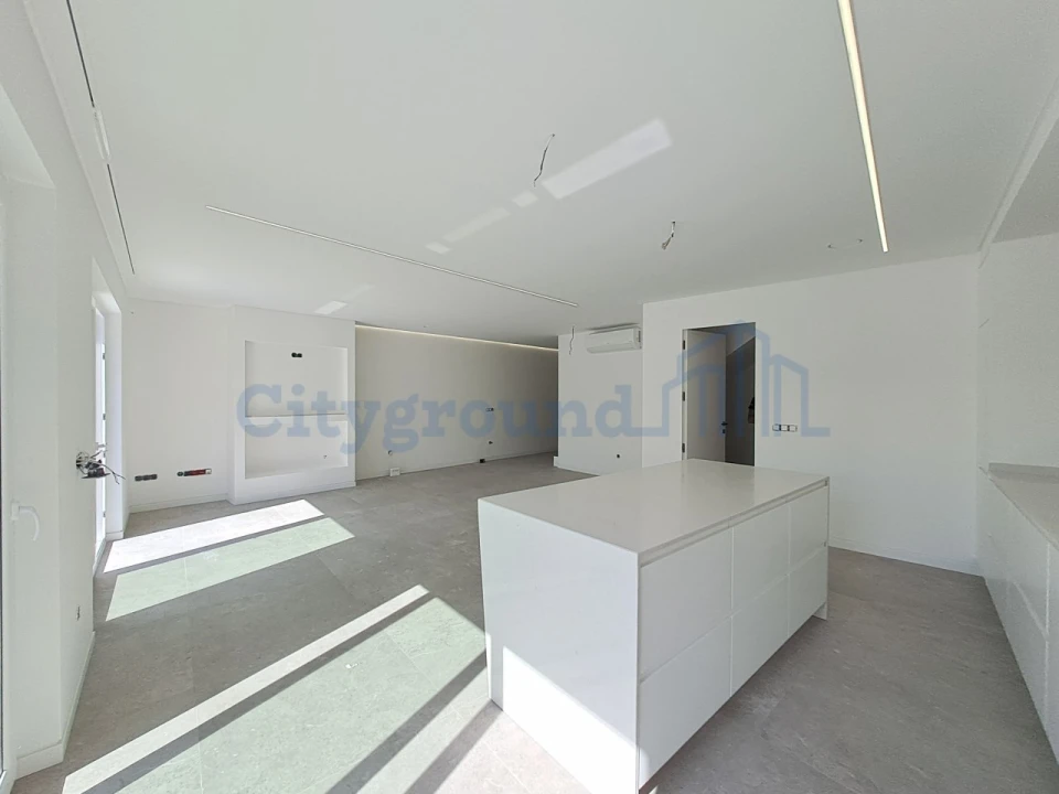 Moradia T4 para Venda em Ferrel Foto 3