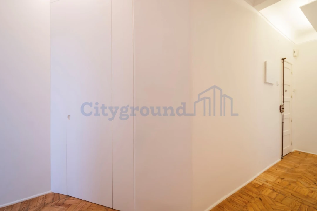 Apartamento T2 para Arrendamento em Penha de França Foto 4