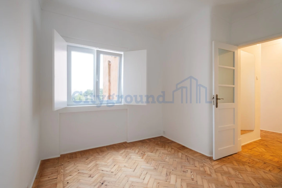 Apartamento T2 para Arrendamento em Penha de França Foto 11