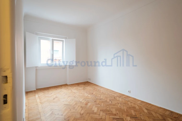 Apartamento T2 para Arrendamento em Penha de França Foto 1