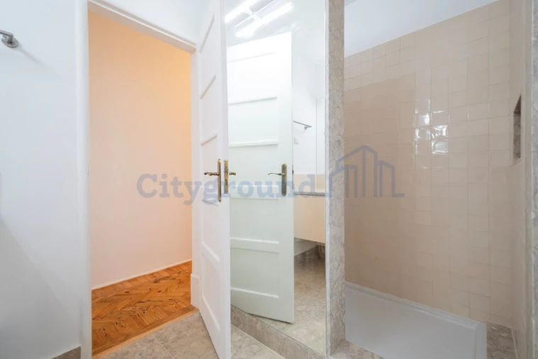 Apartamento T2 para Arrendamento em Penha de França Foto 8