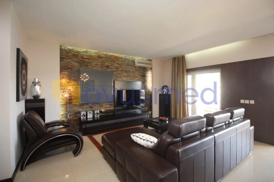 Apartamento T2 para Venda em Quarteira Foto 7