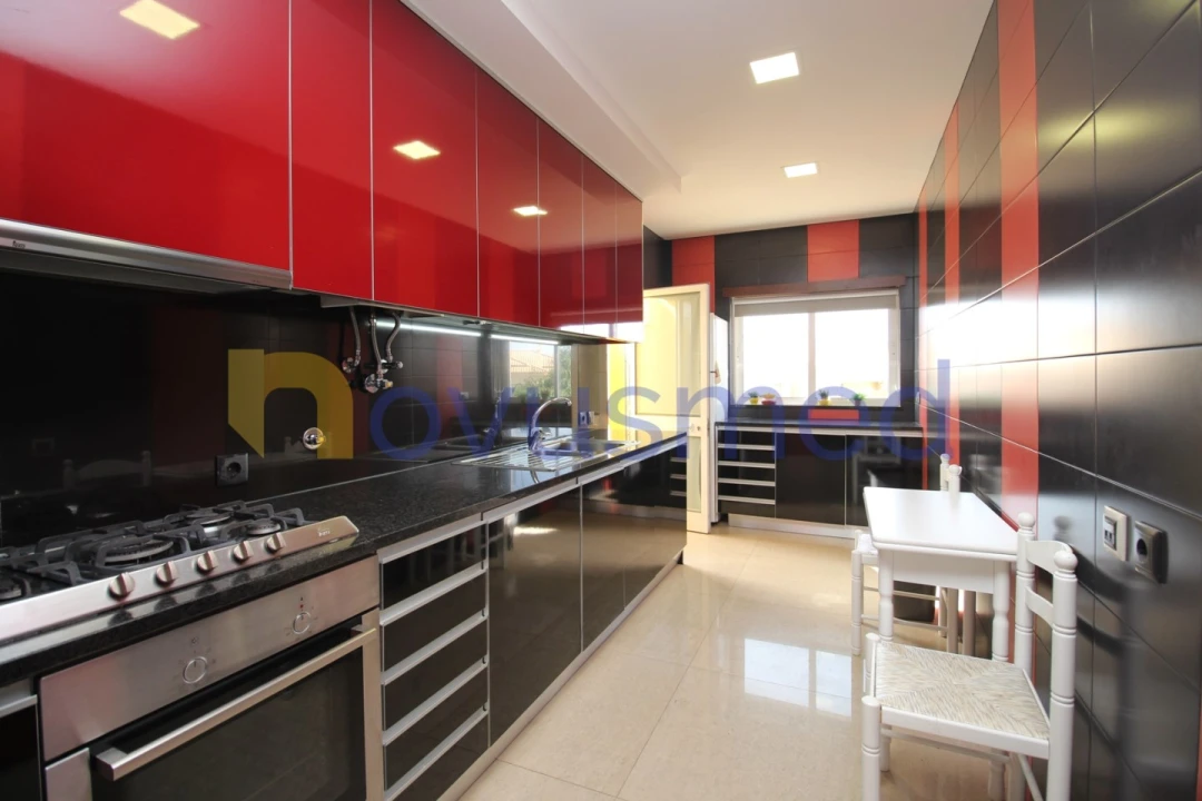 Apartamento T2 para Venda em Quarteira Foto 4
