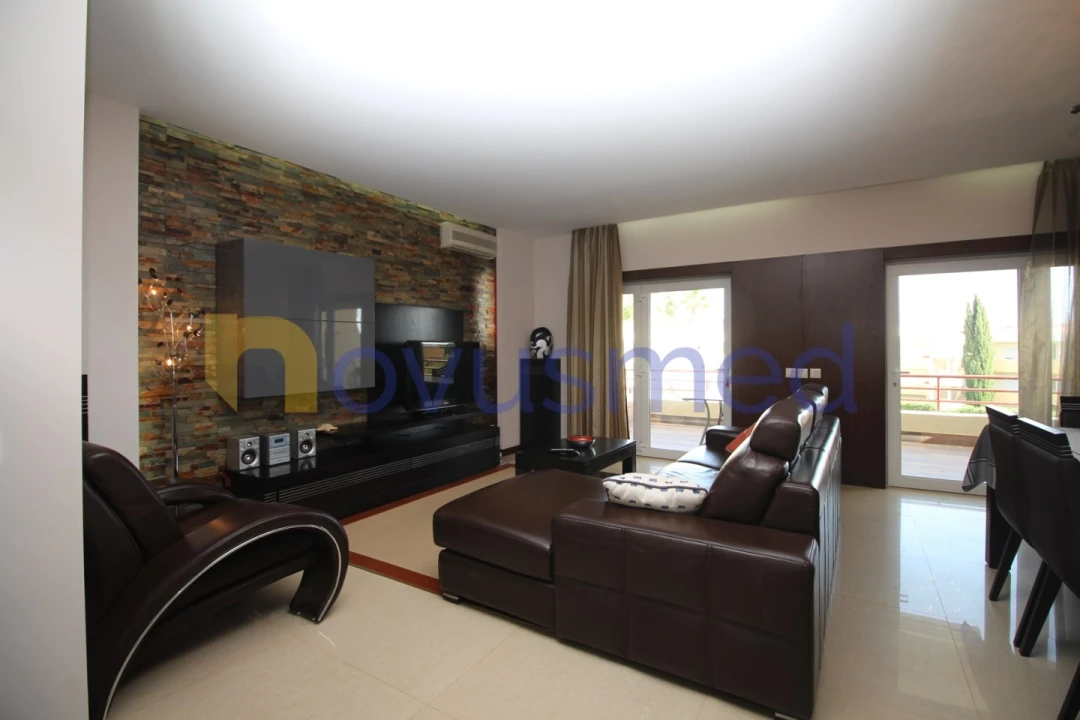 Apartamento T2 para Venda em Quarteira Foto 24