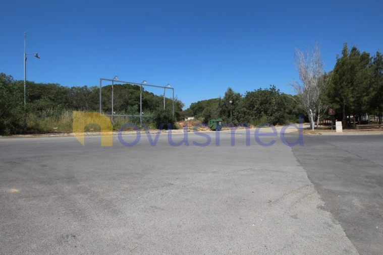 Terreno Comércio / Armazém para Venda em Albufeira e Olhos de Água Foto 2