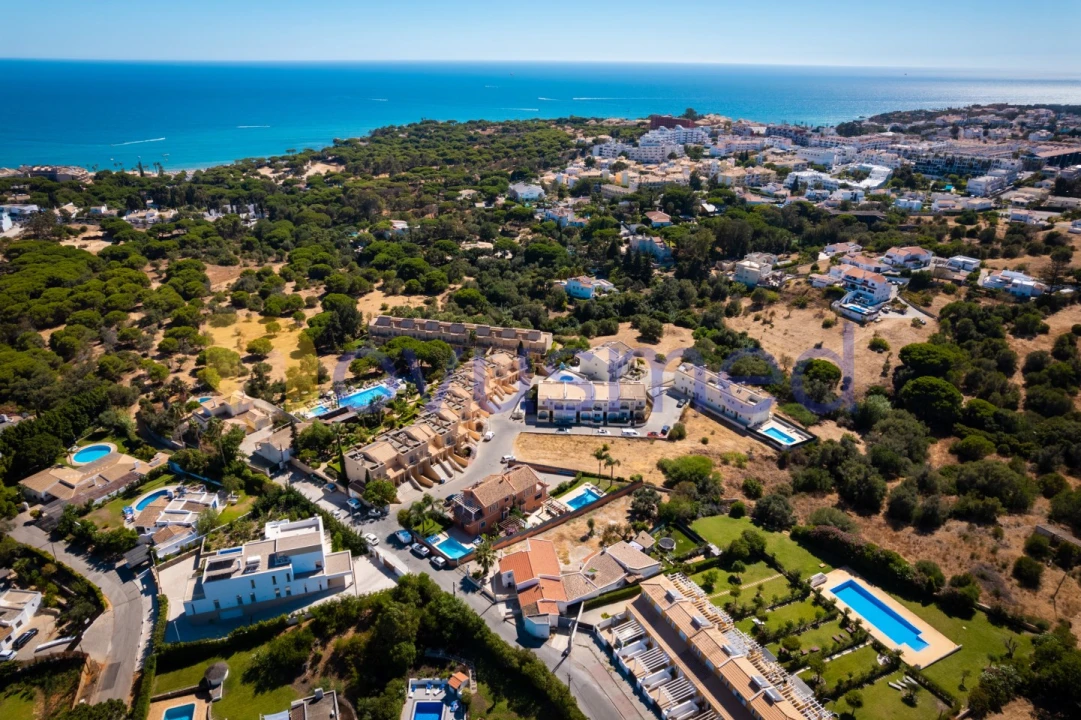 Moradia T2 para Venda em Albufeira e Olhos de Água Foto 1