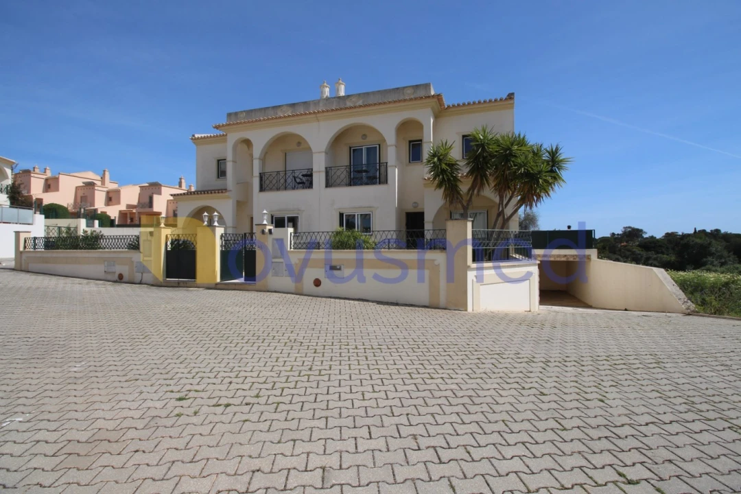 Moradia T4 para Venda em Albufeira e Olhos de Água Foto 3