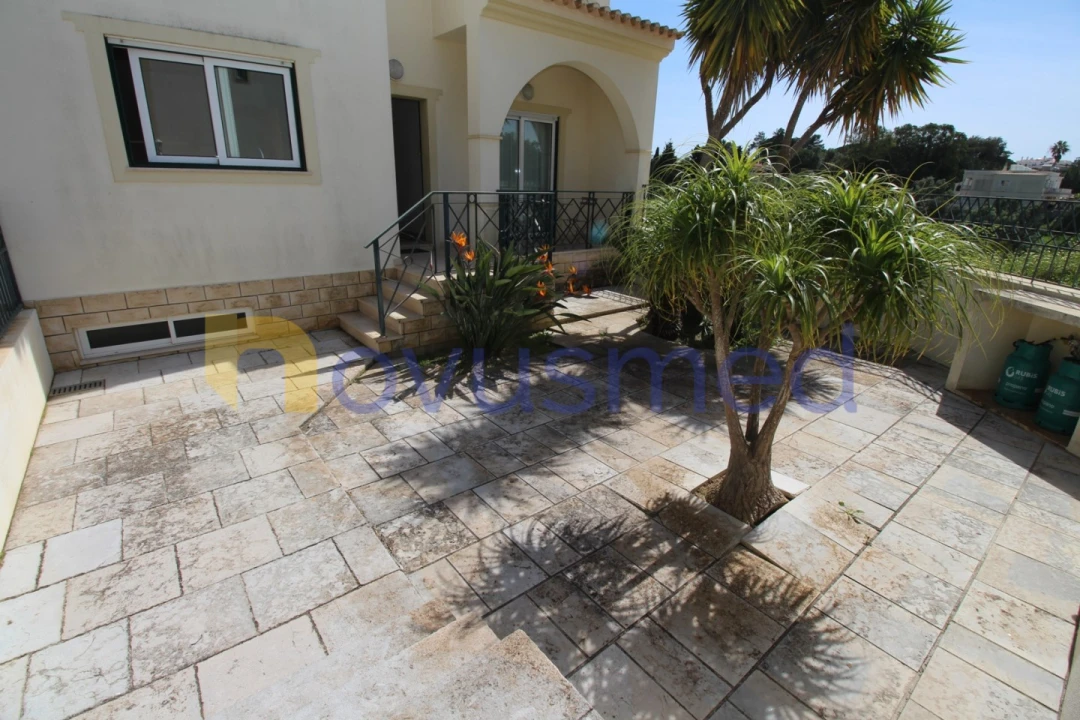 Moradia T4 para Venda em Albufeira e Olhos de Água Foto 7