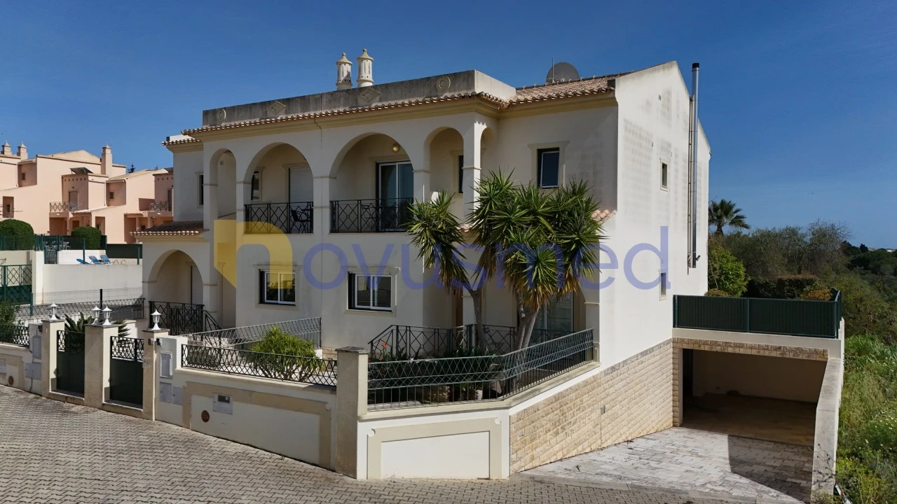 Moradia T4 para Venda em Albufeira e Olhos de Água Foto 2