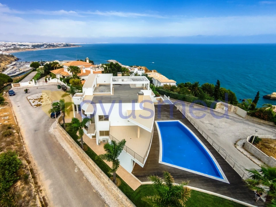 Moradia T5 para Venda em Albufeira e Olhos de Água Foto 1