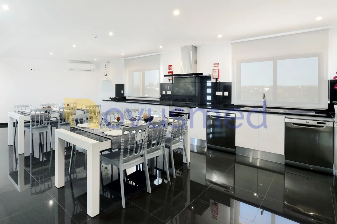 Moradia T10 para Venda em Albufeira e Olhos de Água Foto 8