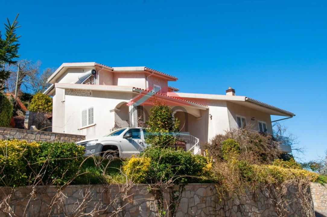 Moradia T4 para Venda em Longos Vales Foto 1