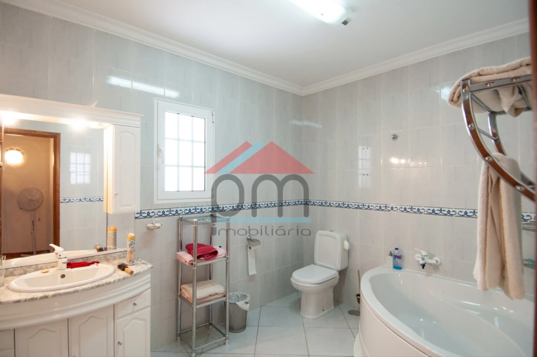 Moradia T4 para Venda em Longos Vales Foto 7