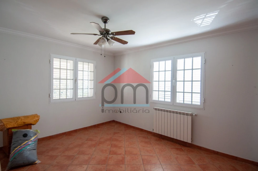 Moradia T4 para Venda em Longos Vales Foto 10