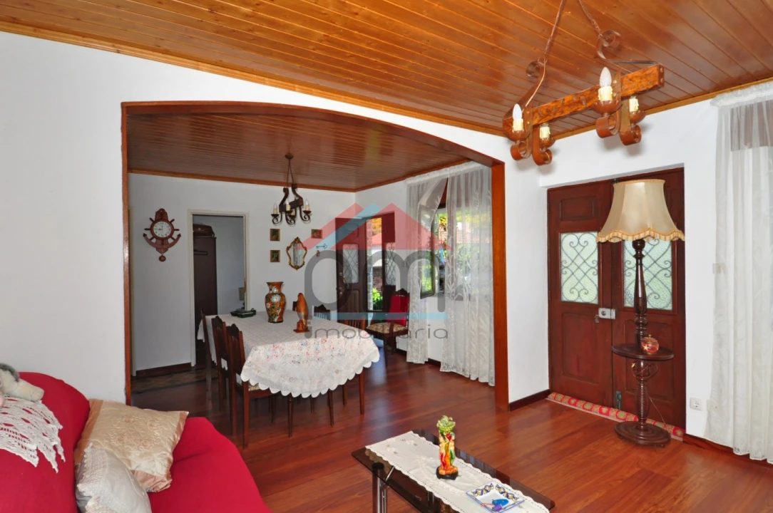 Moradia T4 para Venda em Riba de Mouro Foto 4