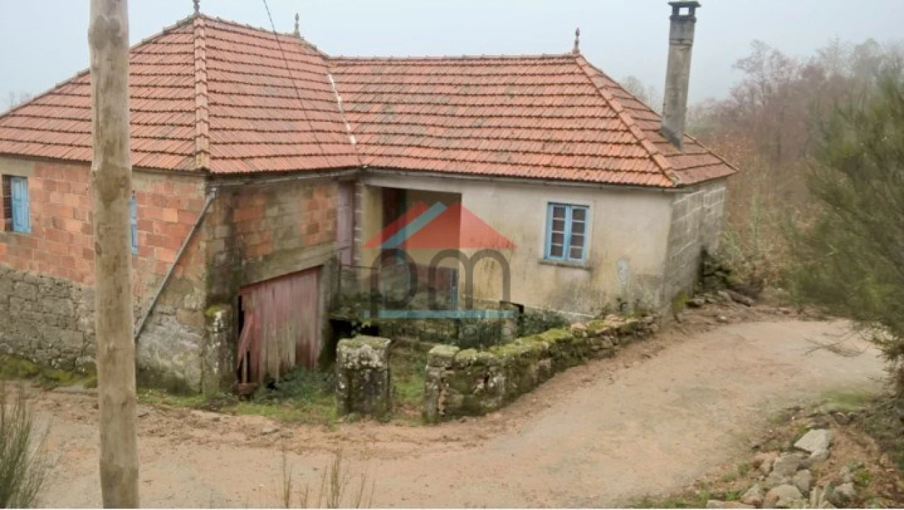 Moradia T2 para Venda em Castro Laboreiro e Lamas de Mouro Foto 1
