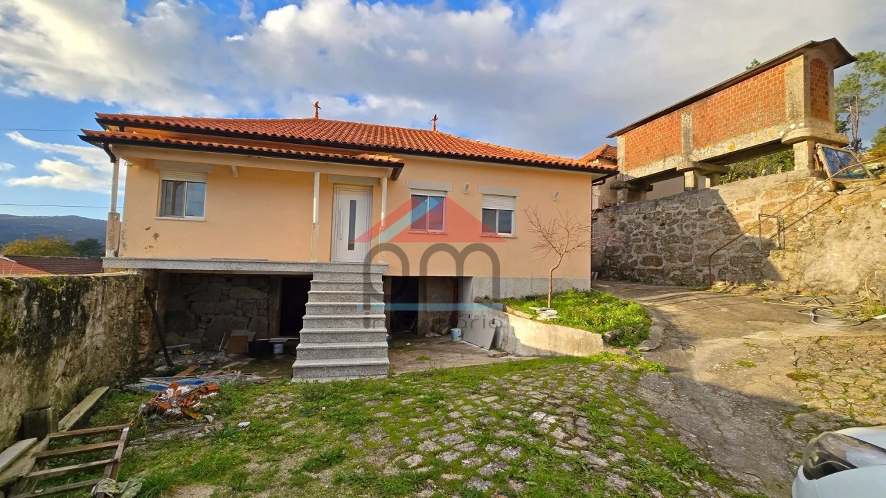 Moradia T3 para Venda em Boivão Foto 2