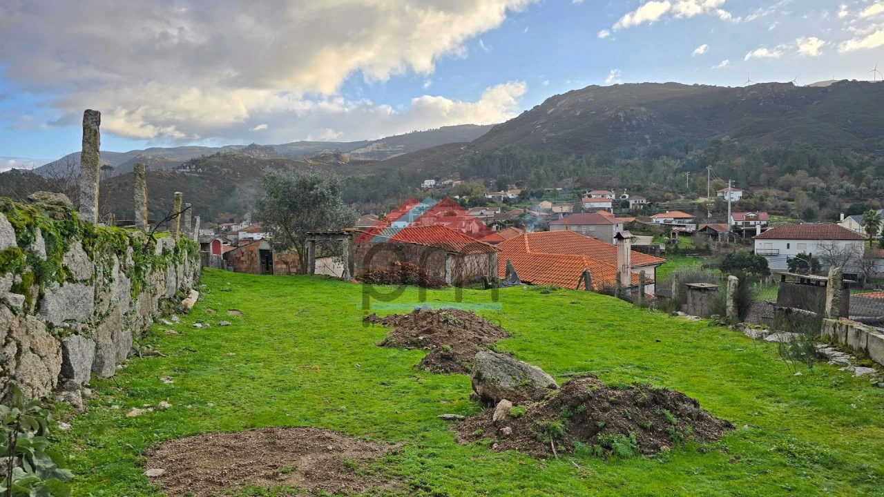 Moradia T3 para Venda em Boivão Foto 13