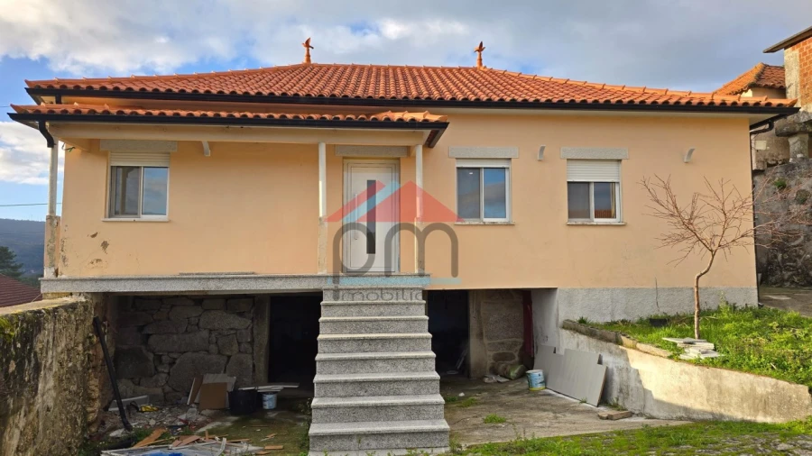 Moradia T3 para Venda em Boivão Foto 1