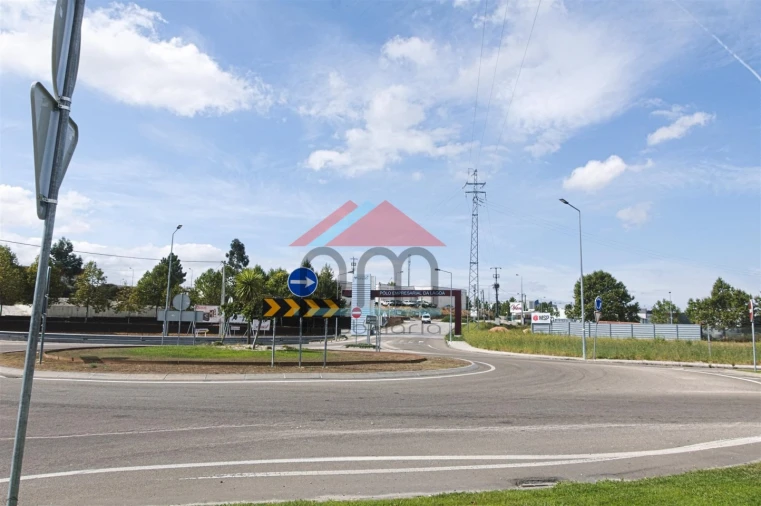 Terreno Comércio / Armazém para Venda em Mazedo e Cortes Foto 2