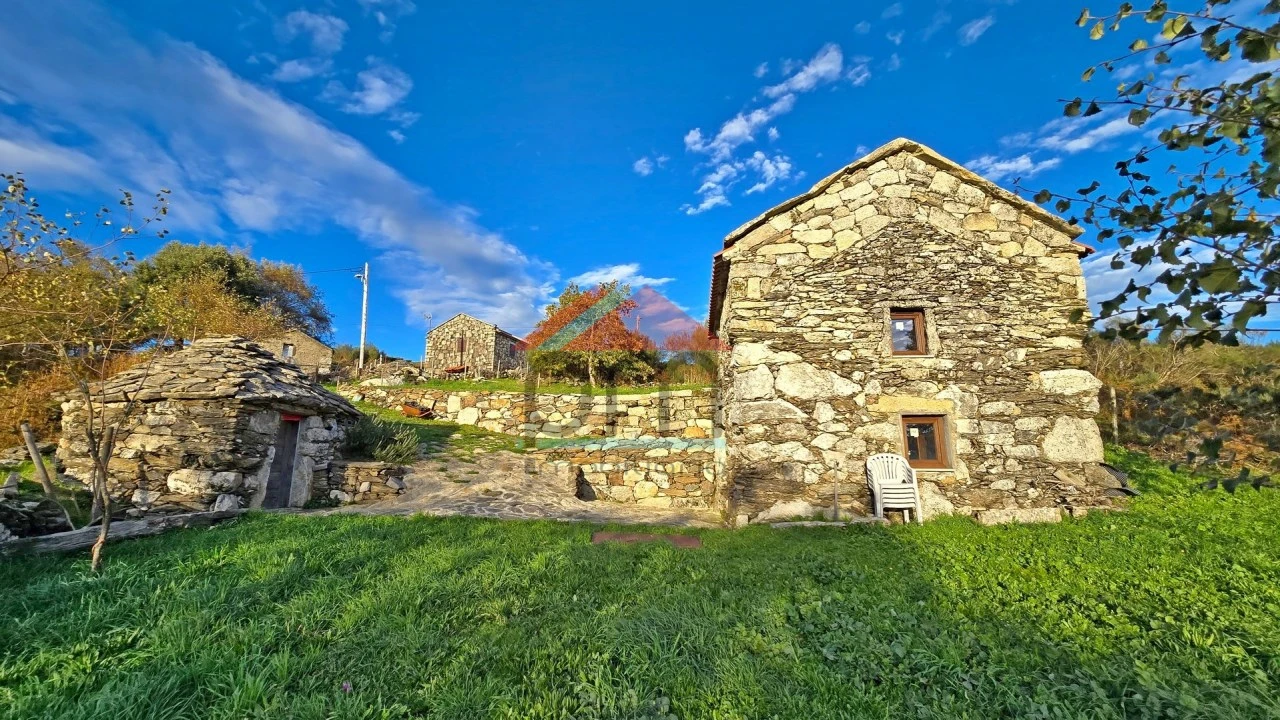 Terreno para Venda em Riba de Mouro Foto 6