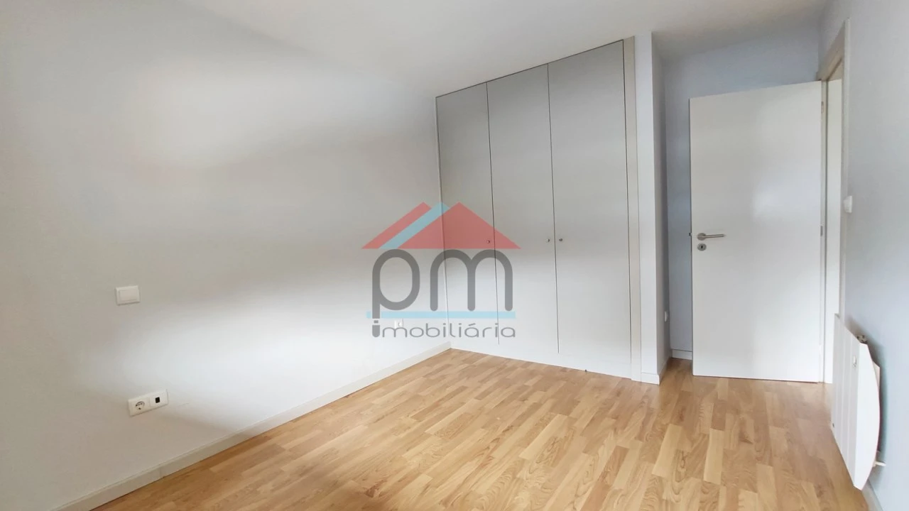 Apartamento T1 para Venda em Mazedo e Cortes Foto 2