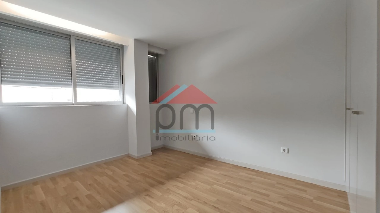 Apartamento T1 para Venda em Mazedo e Cortes Foto 4