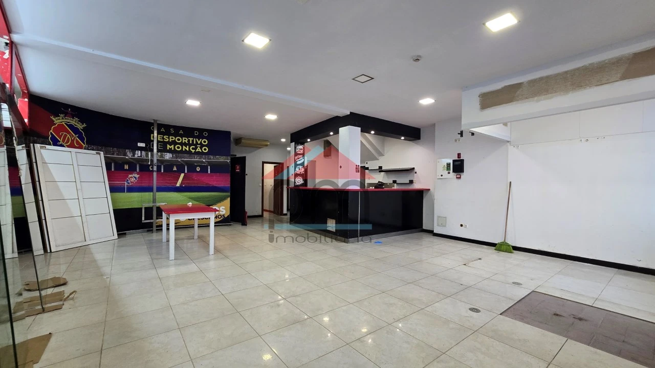 Loja para Venda em Monção e Troviscoso Foto 1