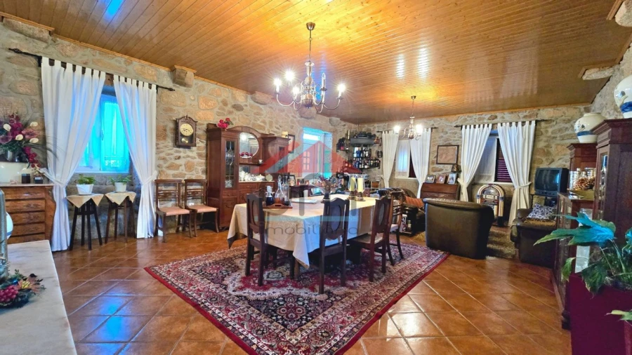 Moradia T4 para Venda em Troporiz e Lapela Foto 8